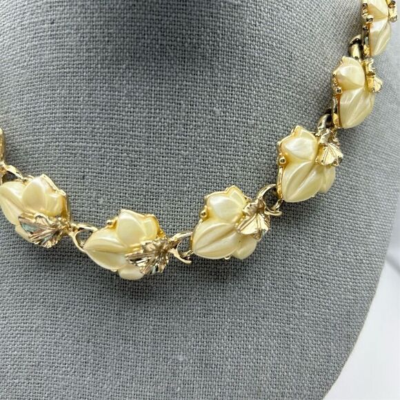 Vintage Gold Tone Cream Acrylic Floral Leaf Beaded Short Necklace 16" Unique - Picture 3 of 9